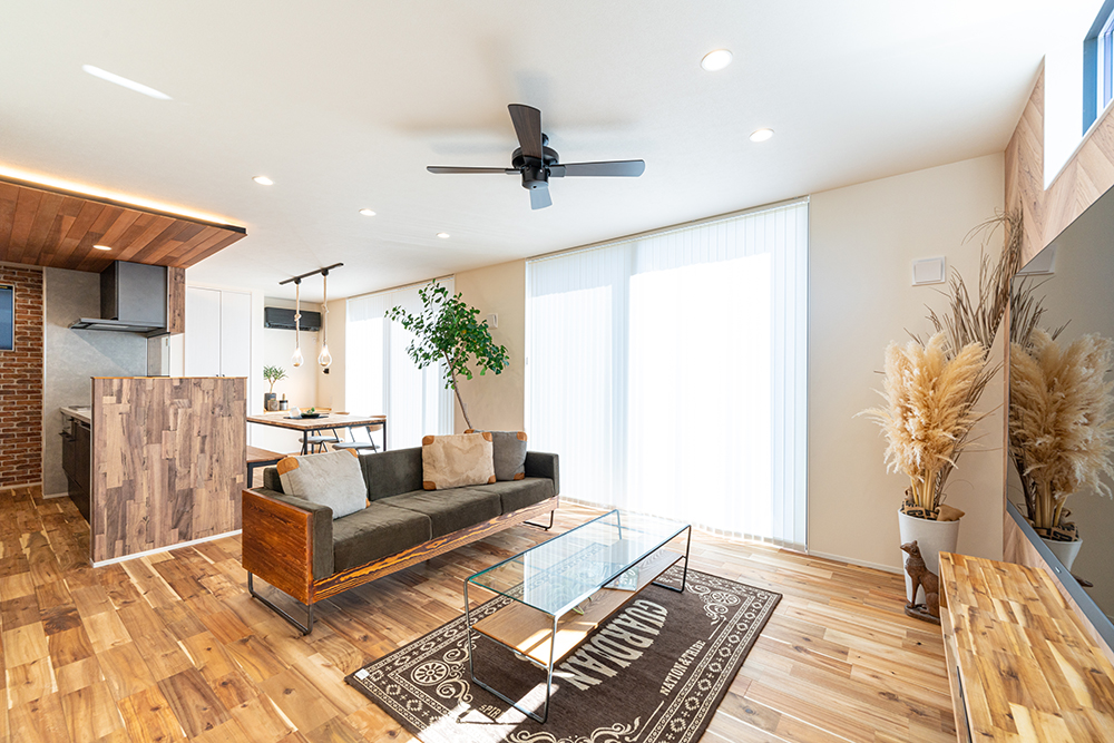 #04 贅沢な眺望を取り入れた屋上のある家。