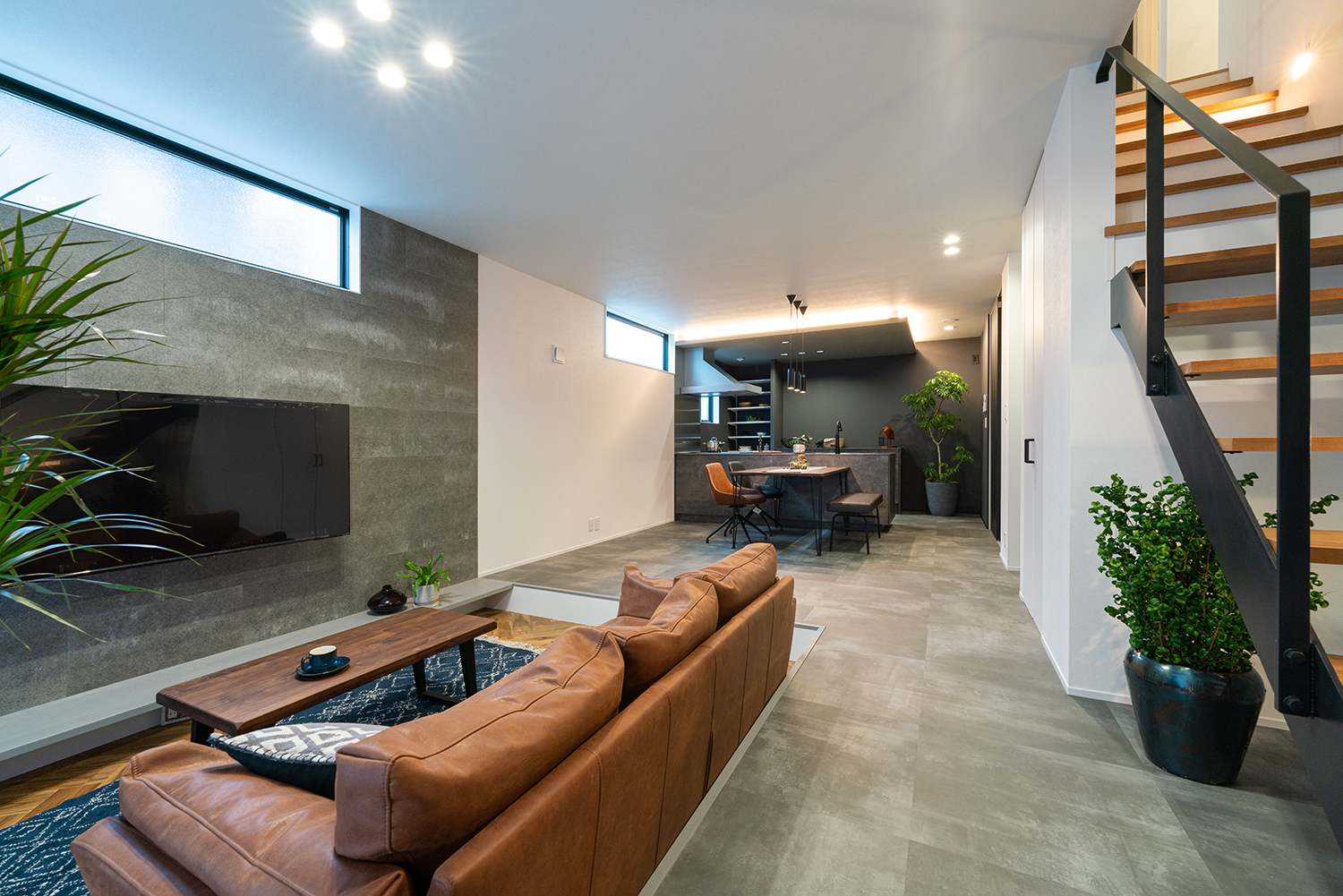 #14 モノトーンの配色が印象的な抜け感あるおしゃれな家。